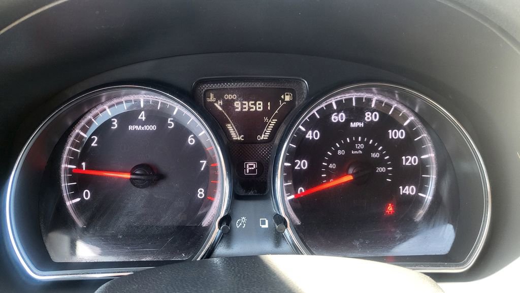 Used 2015 Nissan Versa SV FWD image 28