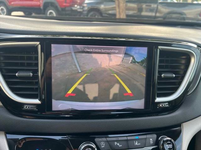 Certified 2023 Chrysler Pacifica Touring-L FWD image 48