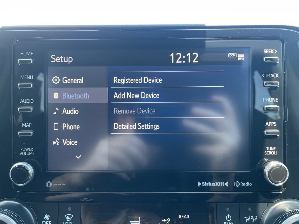 Used 2021 Toyota Highlander XLE AWD/4WD image 22