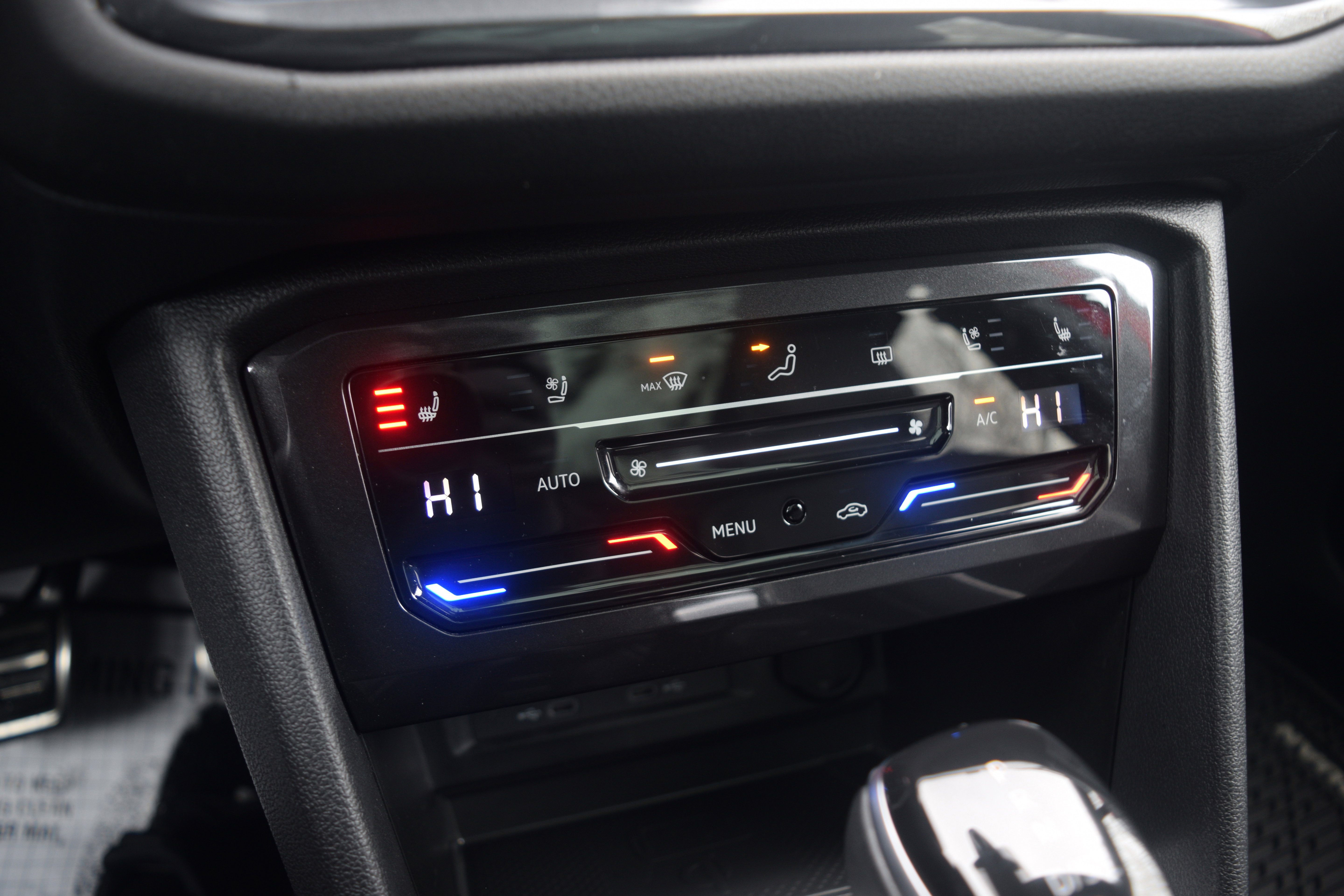 Used 2024 Volkswagen Tiguan SEL R-Line image 11