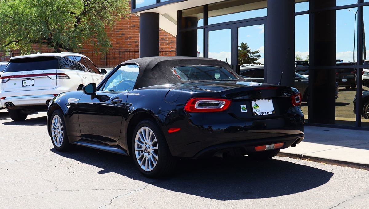 Used 2018 FIAT 124 Spider Classica w/ Technology Group RWD image 9