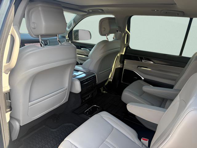 Used 2024 Jeep Wagoneer Series II w/ Premium Group I AWD/4WD image 8