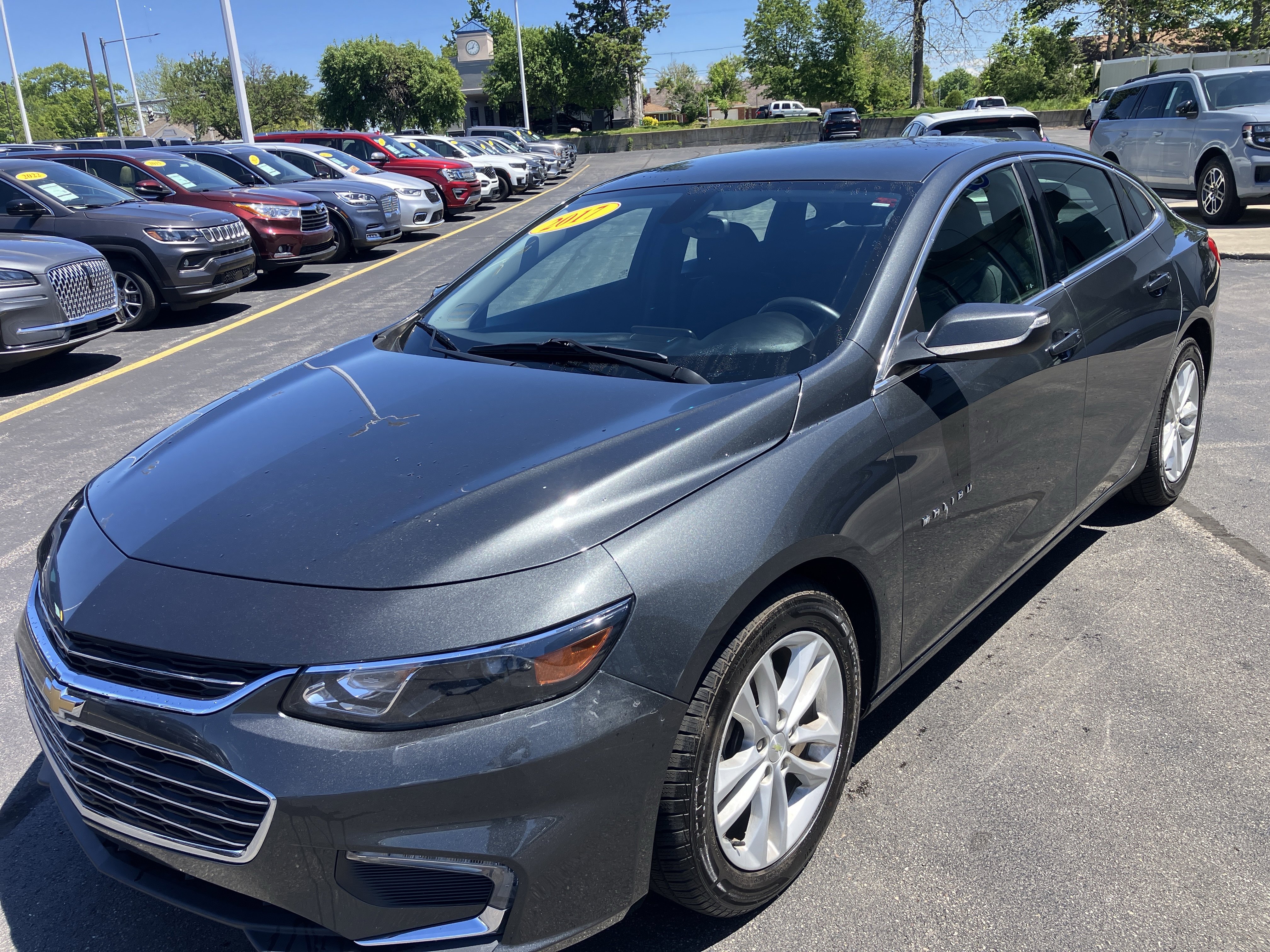 Used 2017 Chevrolet Malibu LT FWD image 3