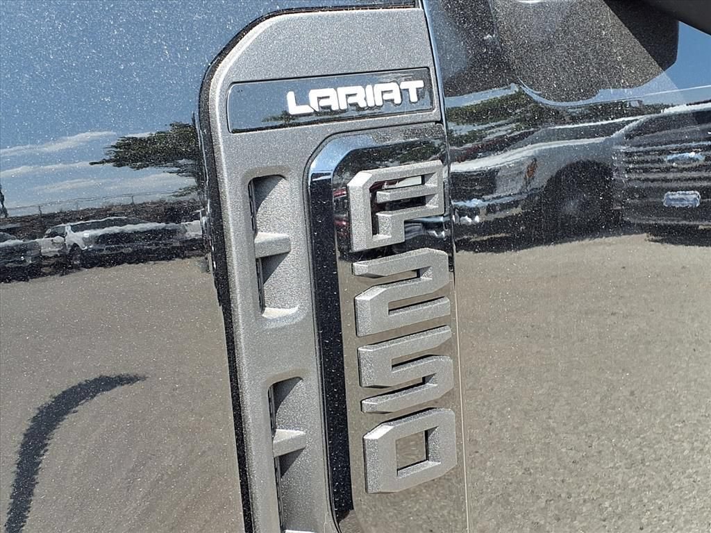 New 2026 Ford F250 Lariat w/ Black Appearance Package AWD/4WD image 23