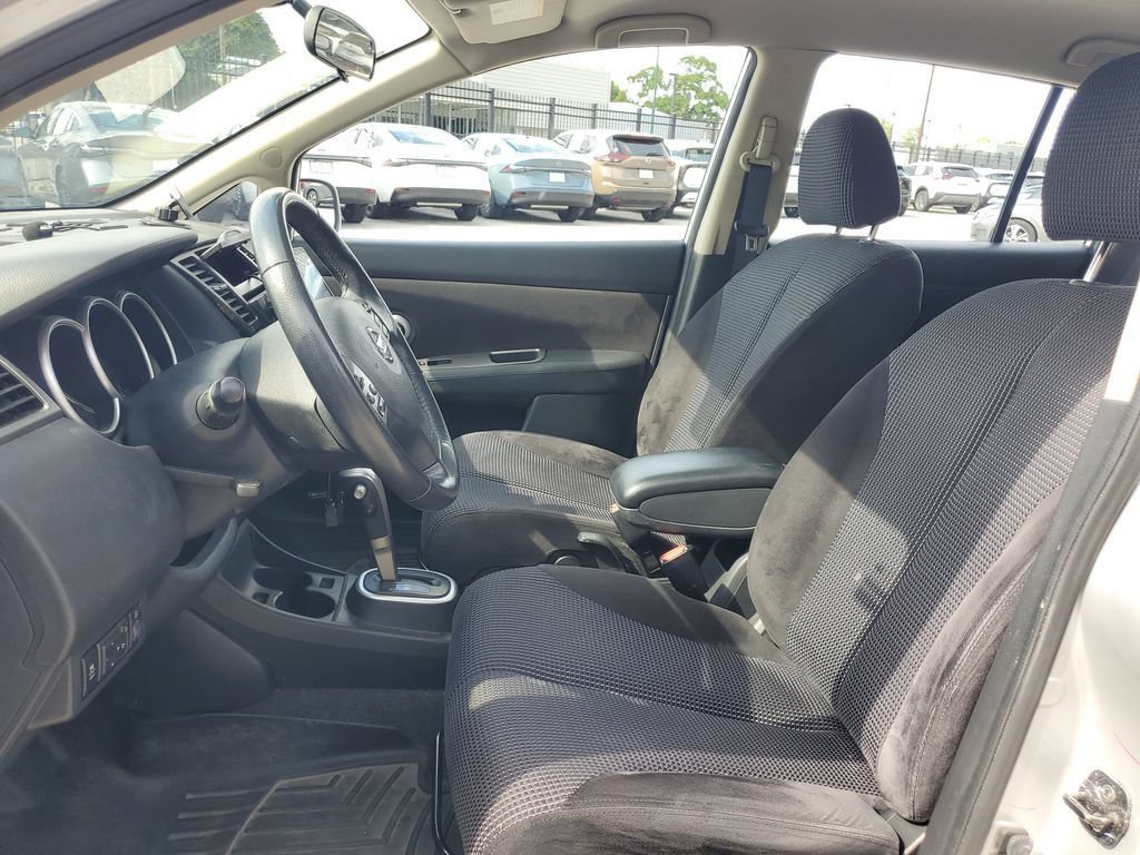 Used 2010 Nissan Versa Hatchback w/ Premium Pkg FWD image 16