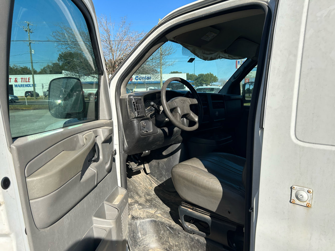 Used 2005 Chevrolet Express 1500 image 22