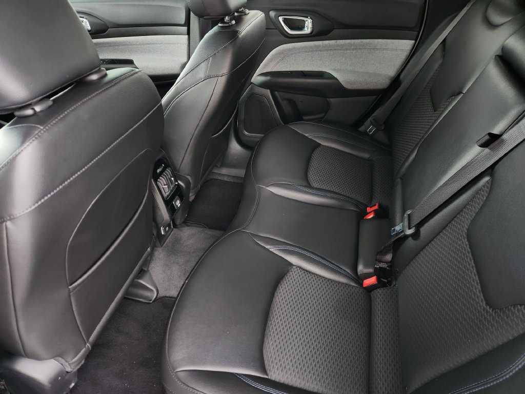 Used 2024 Jeep Compass Latitude AWD/4WD image 30