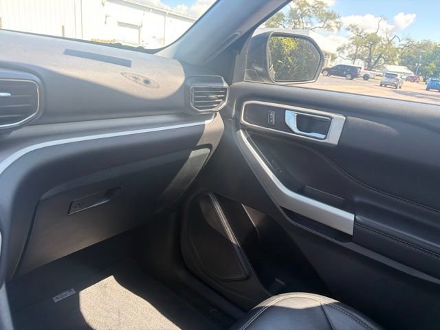 Used 2023 Ford Explorer XLT w/ Equipment Group 202A AWD/4WD image 27
