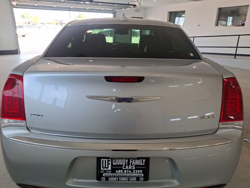 Used 2020 Chrysler 300 Limited image 6