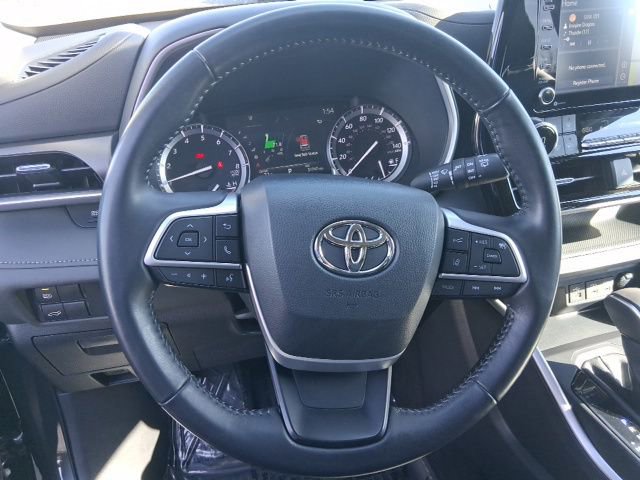 Used 2022 Toyota Highlander XLE image 19