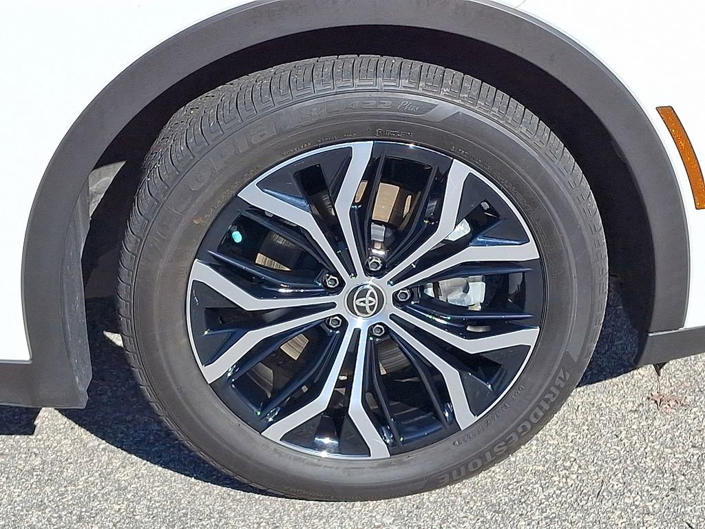 Used 2023 Toyota Crown XLE image 8