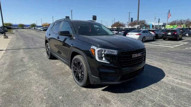Used 2022 GMC Terrain SLE w/ Driver Convenience Package image 2