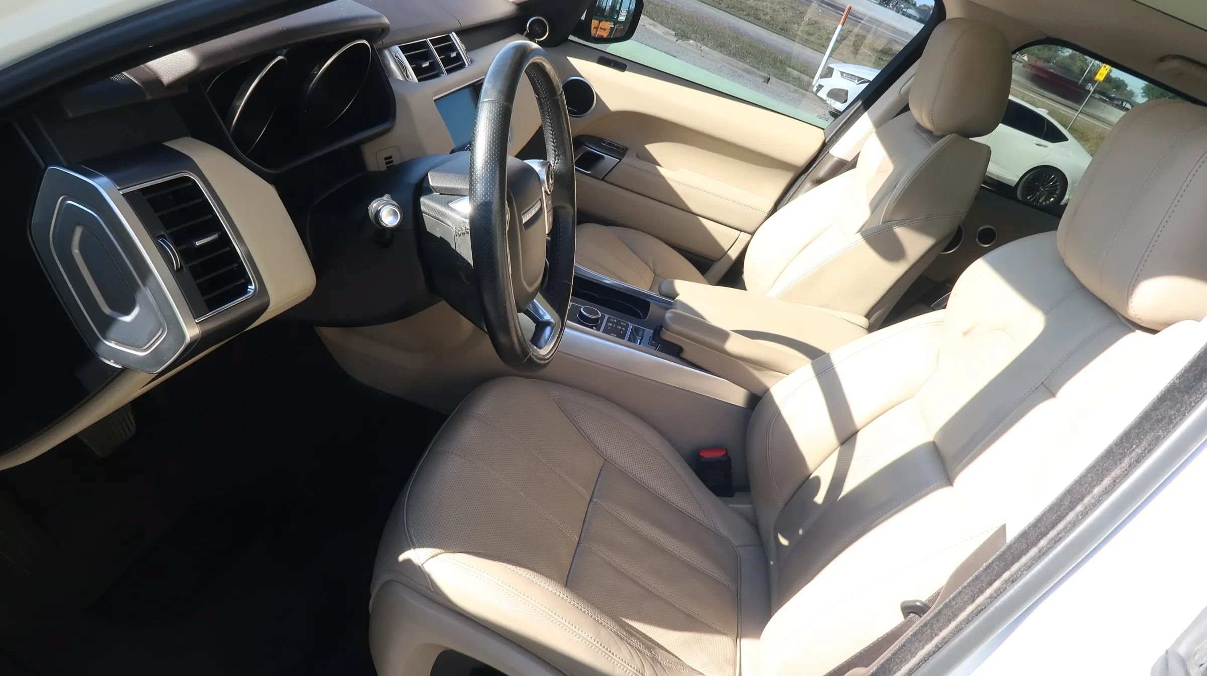 Used 2017 Land Rover Range Rover Sport SE AWD/4WD image 18
