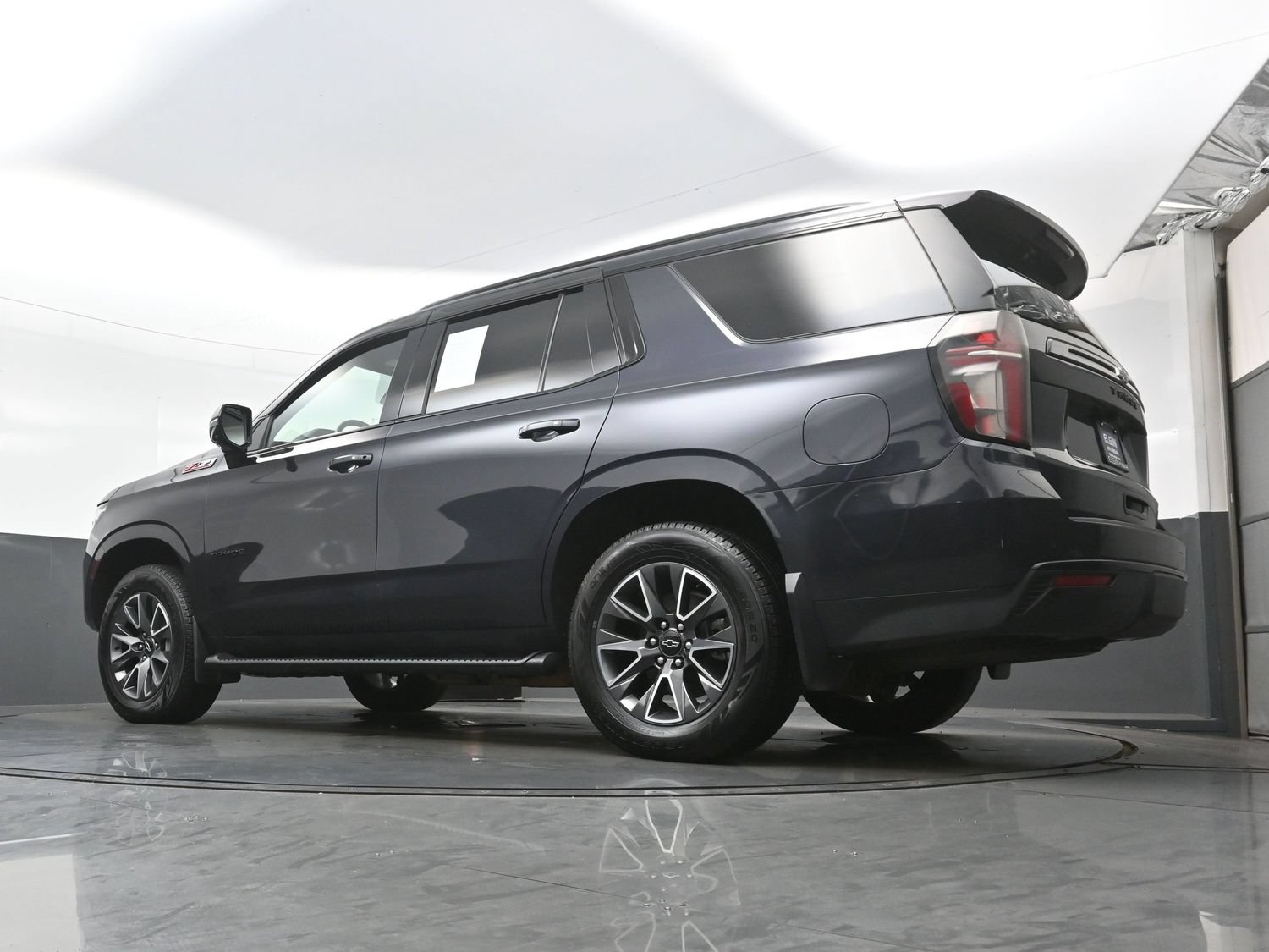 Used 2023 Chevrolet Tahoe Z71 w/ Luxury Package AWD/4WD image 31
