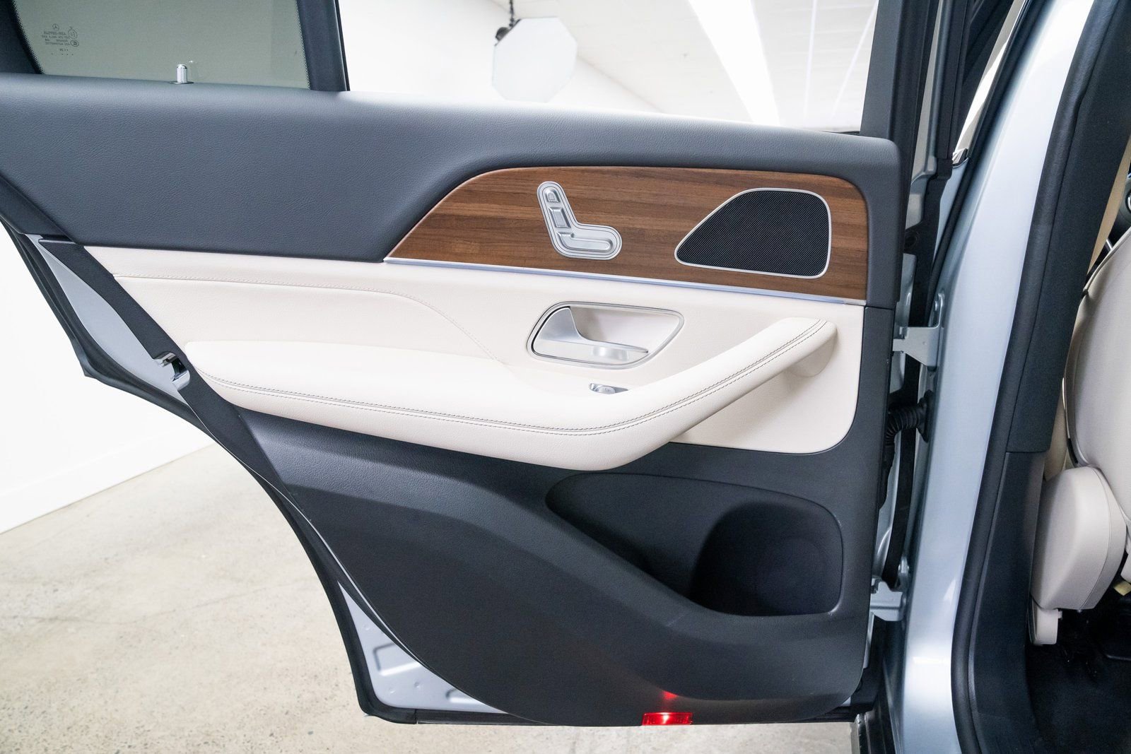 Used 2024 Mercedes-Benz GLE 350 4MATIC image 17