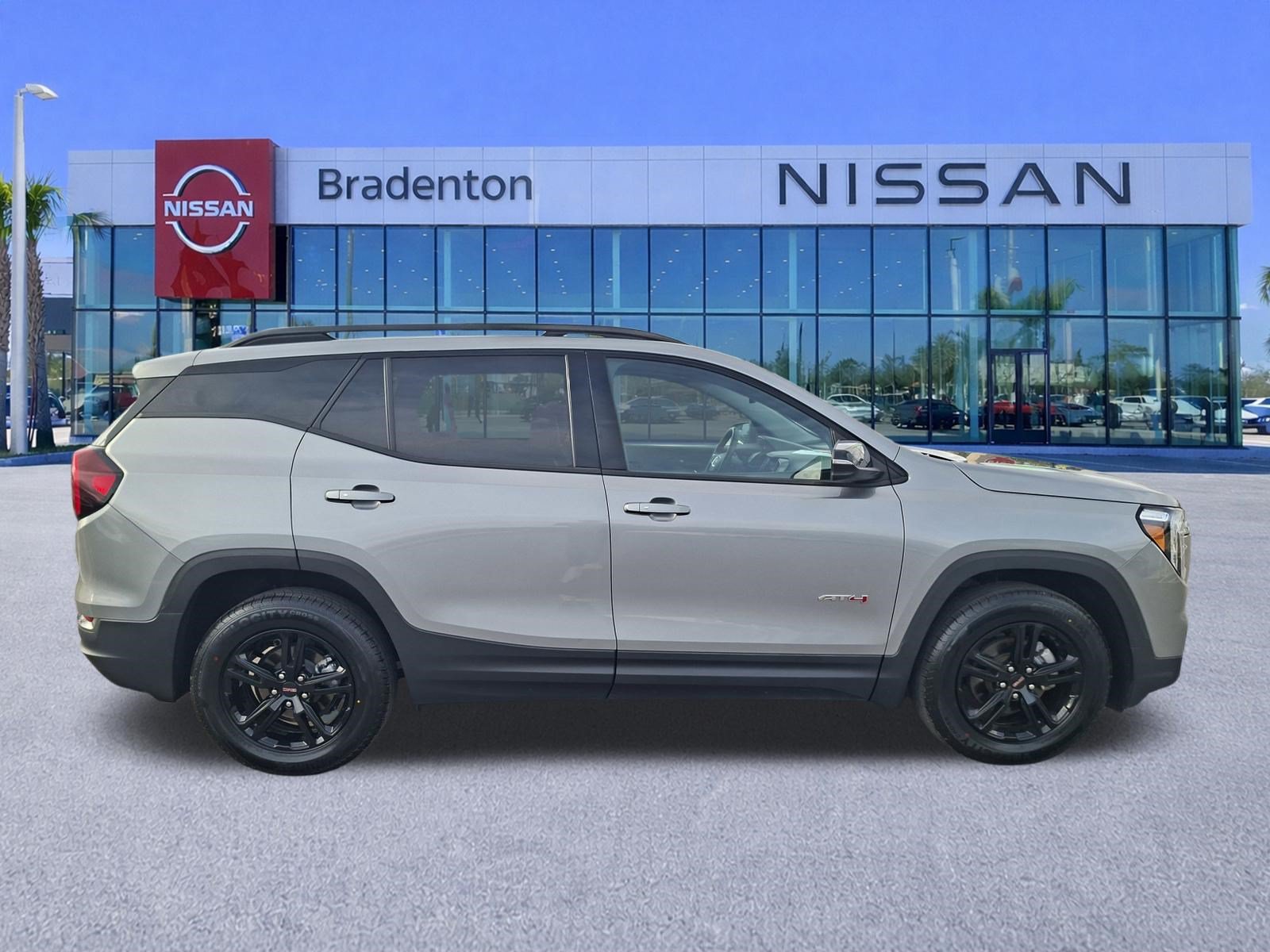 Used 2023 GMC Terrain AT4 AWD/4WD image 4