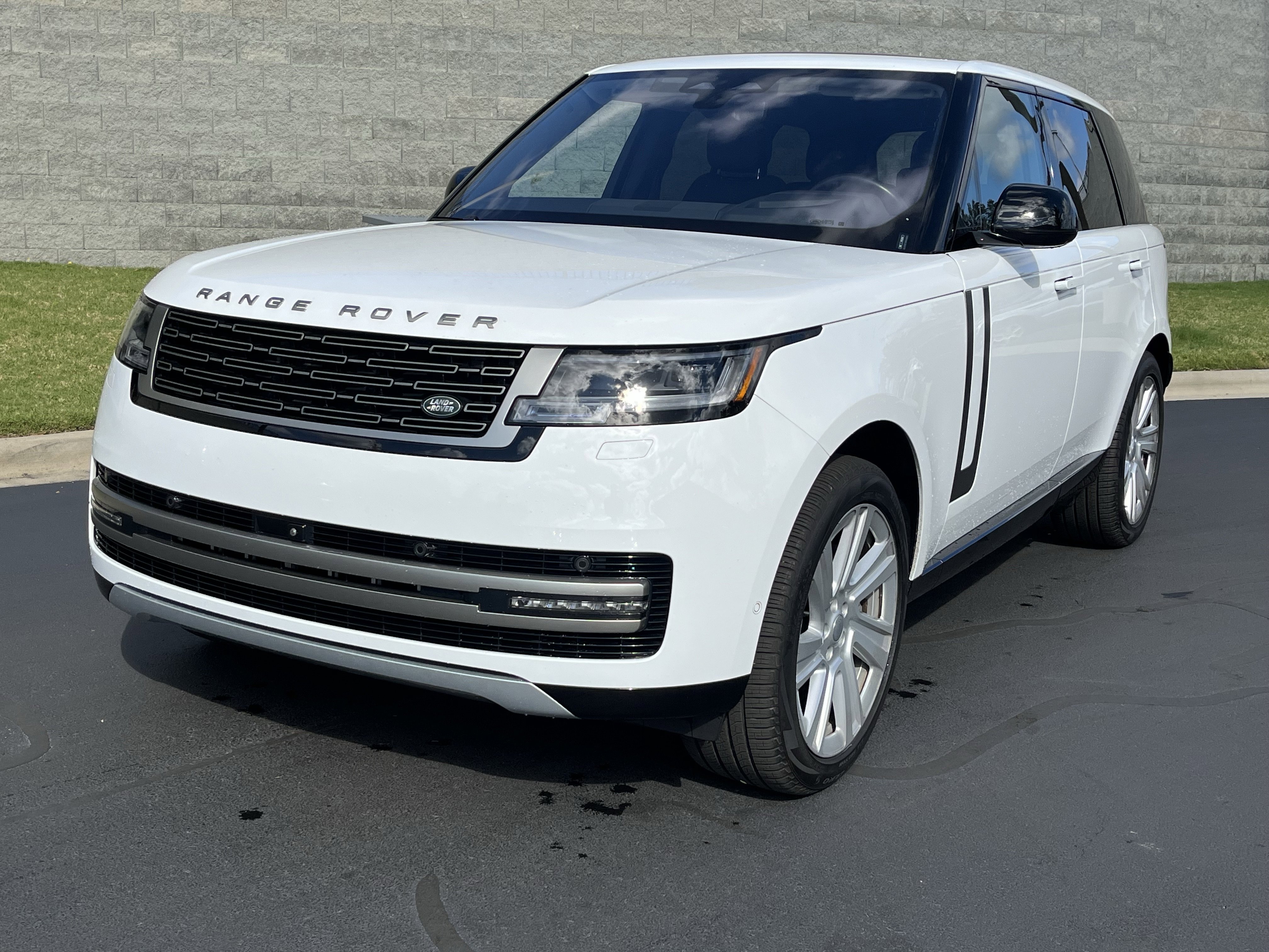 Used 2023 Land Rover Range Rover SE