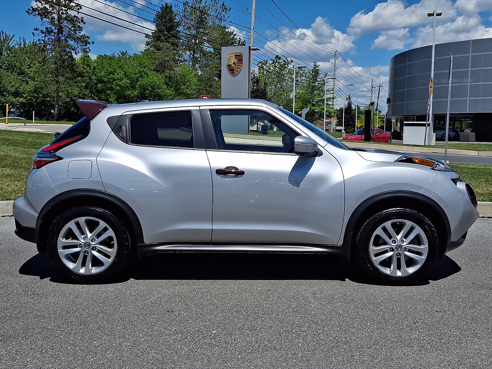 Used 2015 Nissan Juke SV w/ Technology Package AWD/4WD image 7