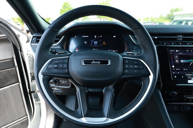 Used 2023 Jeep Grand Cherokee L Laredo RWD image 10