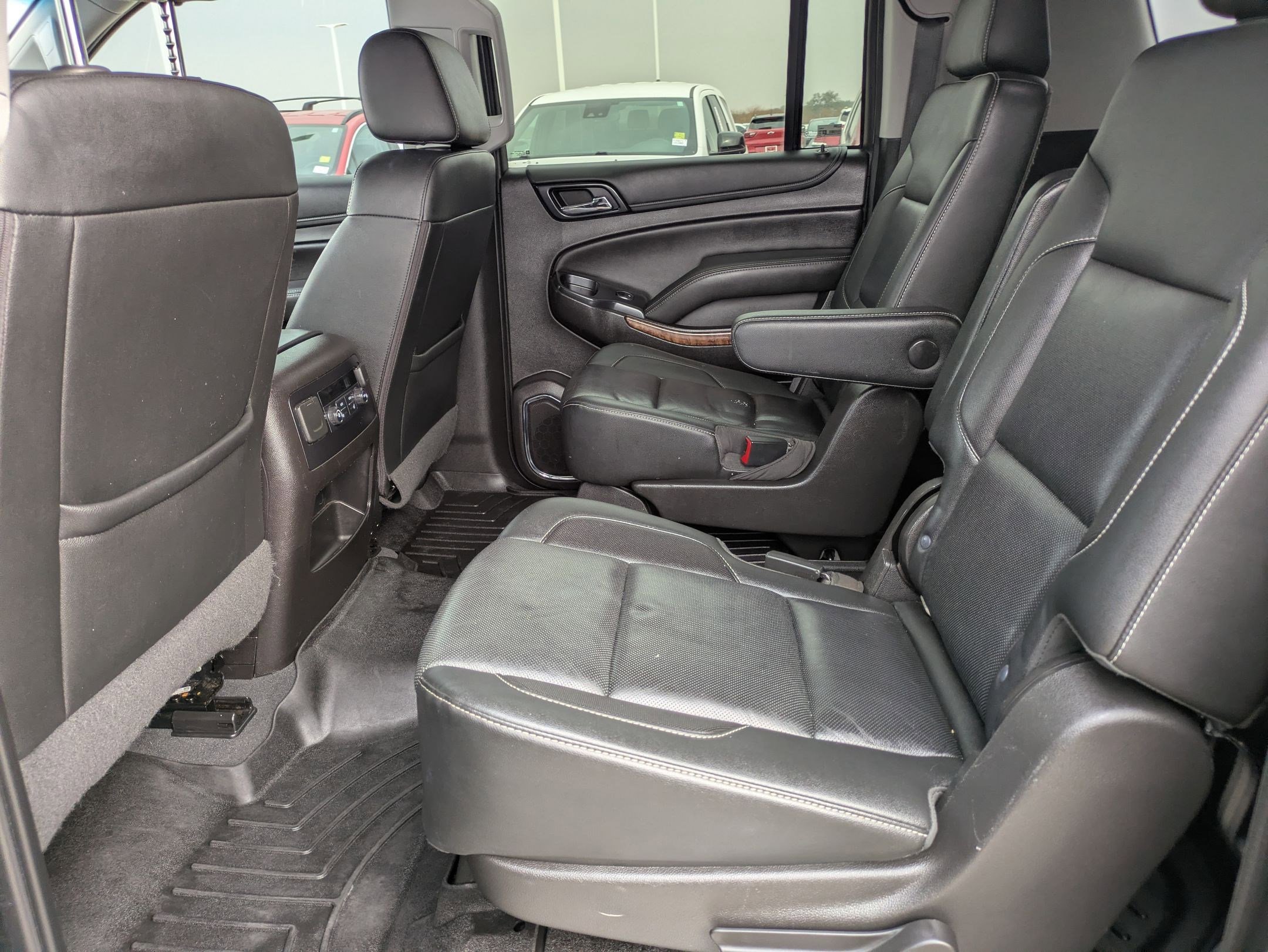 Used 2019 Chevrolet Suburban Premier w/ RST Edition image 13
