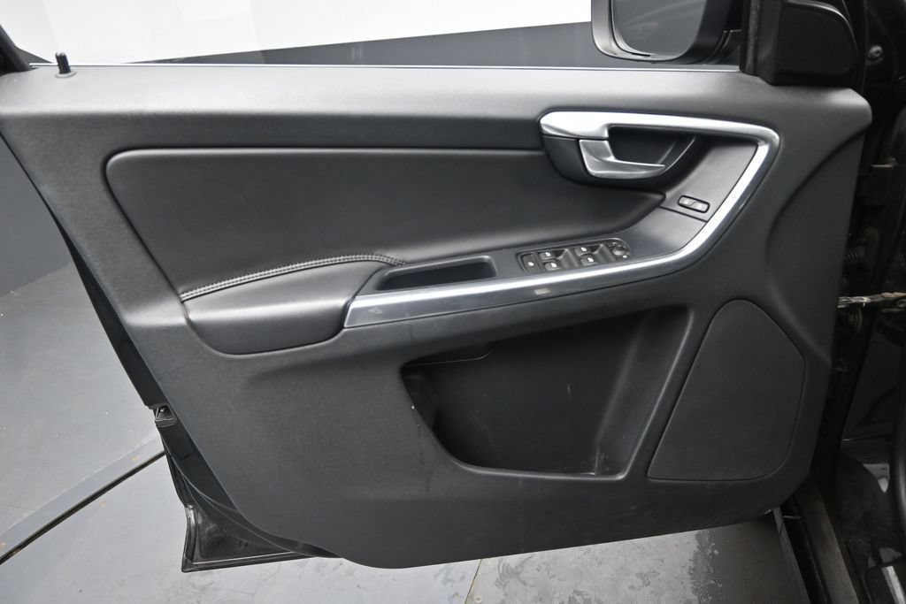 Used 2015 Volvo XC60 T5 AWD/4WD image 16