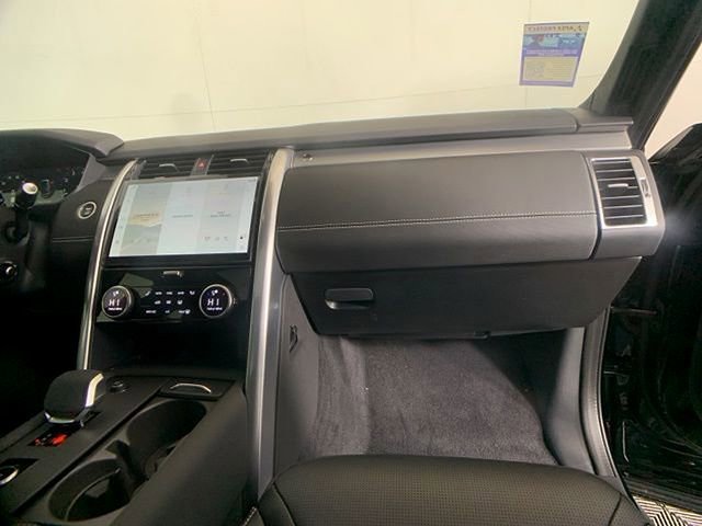 Certified 2025 Land Rover Discovery Dynamic SE image 37