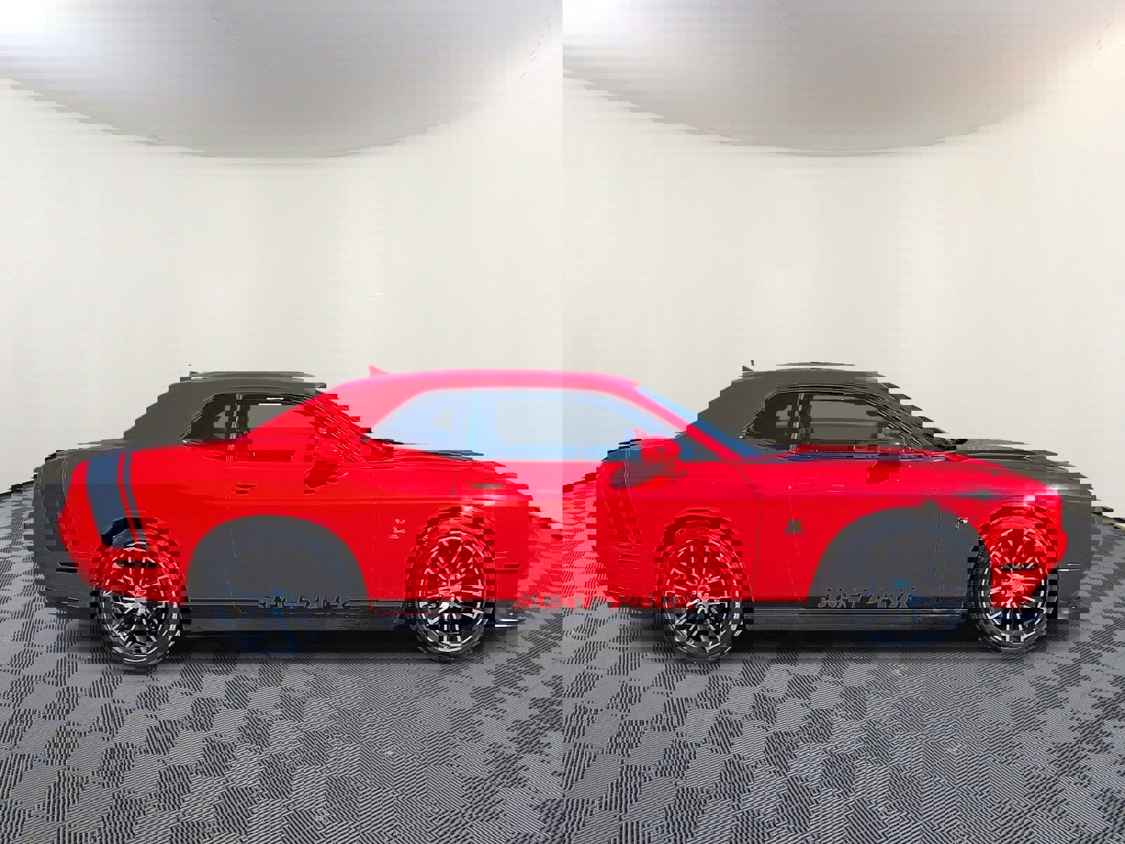 Used 2016 Dodge Challenger R/T Scat Pack w/ Leather Interior Group RWD image 7