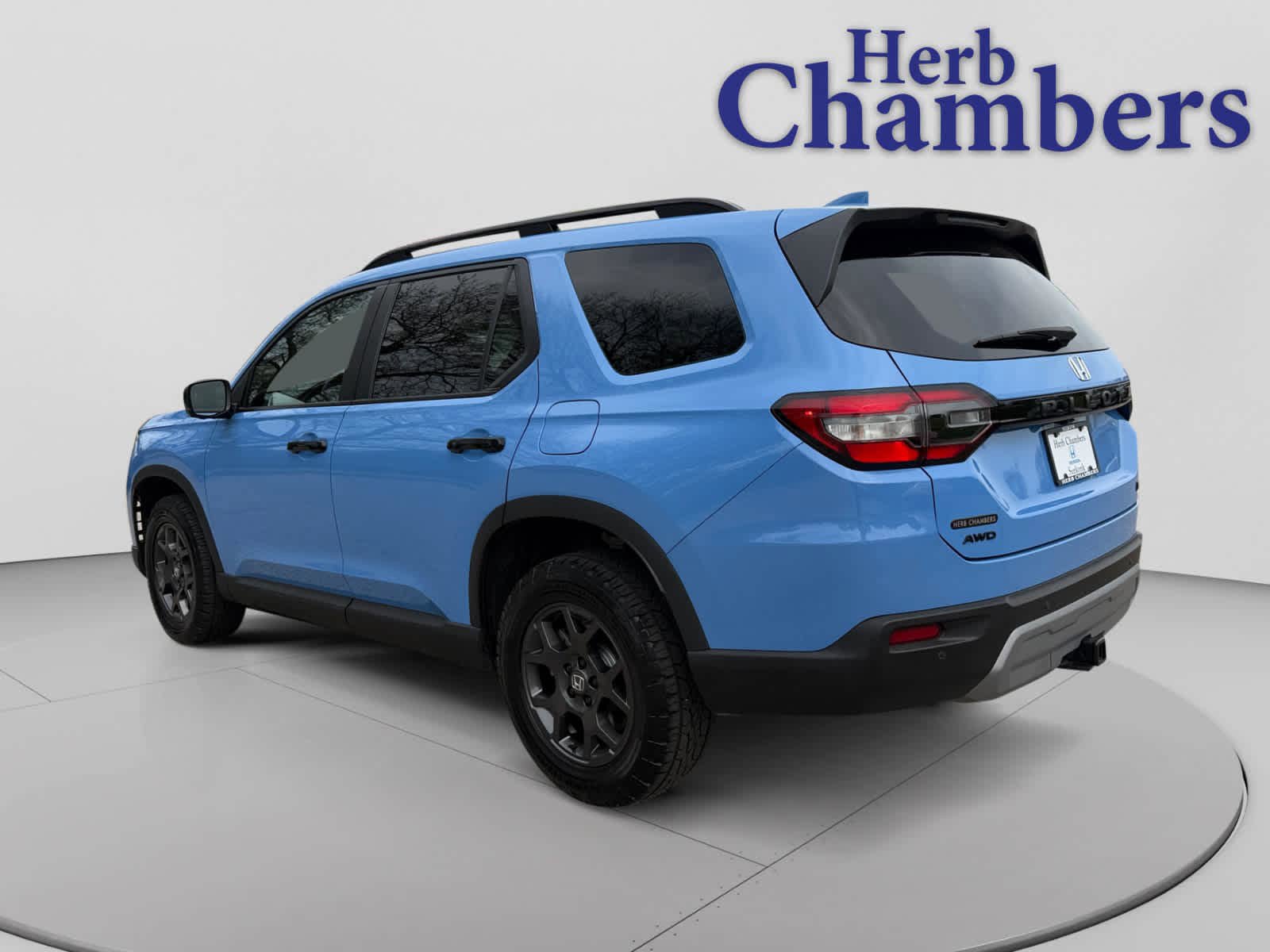 Used 2025 Honda Pilot TrailSport image 3