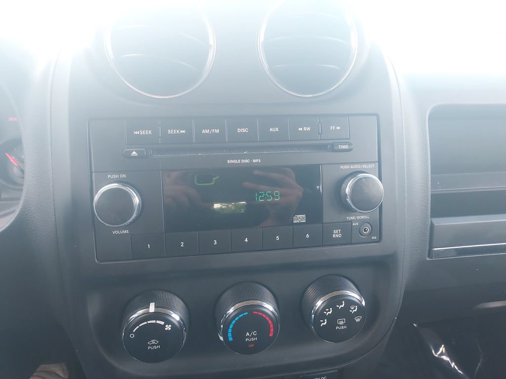 Used 2010 Jeep Patriot Sport w/ Tire & Wheel Group AWD/4WD image 12