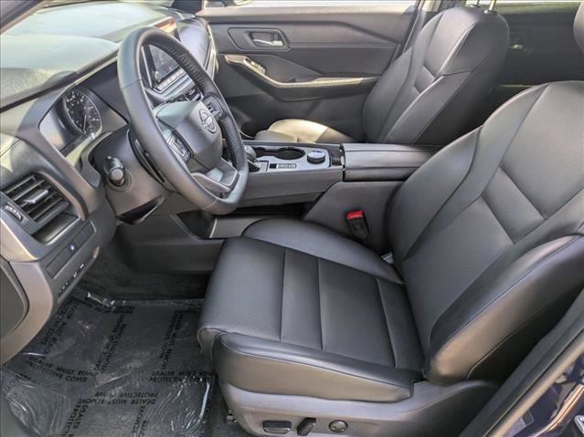 Used 2025 Nissan Rogue SV w/ SV Premium Package image 14