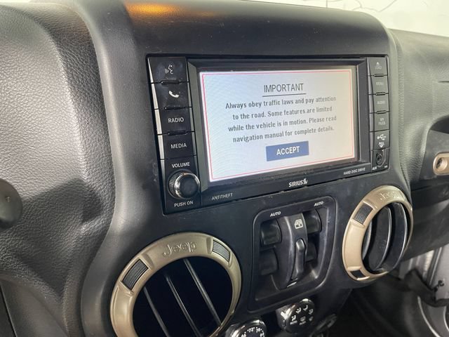Used 2017 Jeep Wrangler Unlimited Sahara AWD/4WD image 7