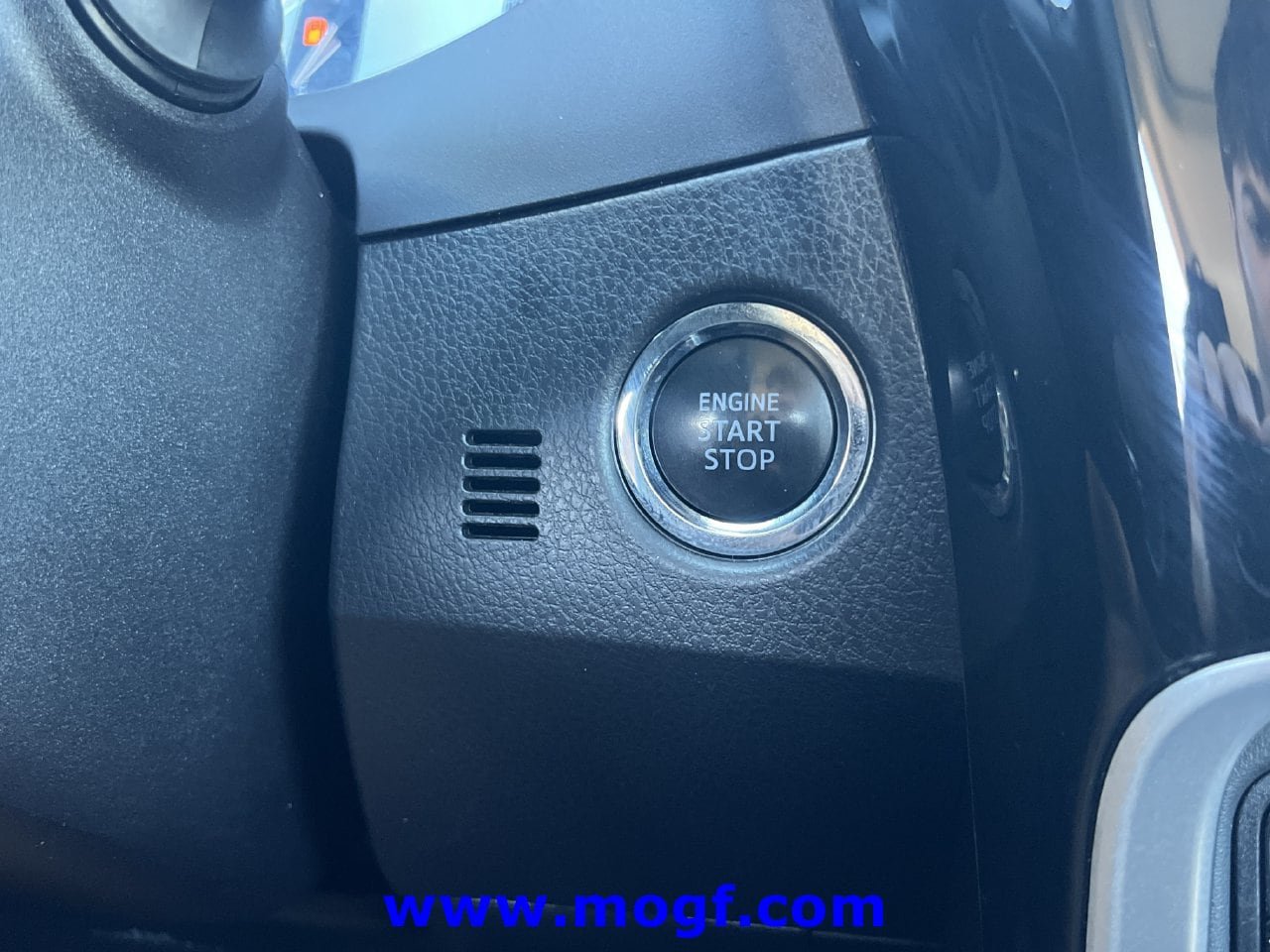 Used 2018 Toyota Corolla SE w/ SE Premium Package FWD image 9