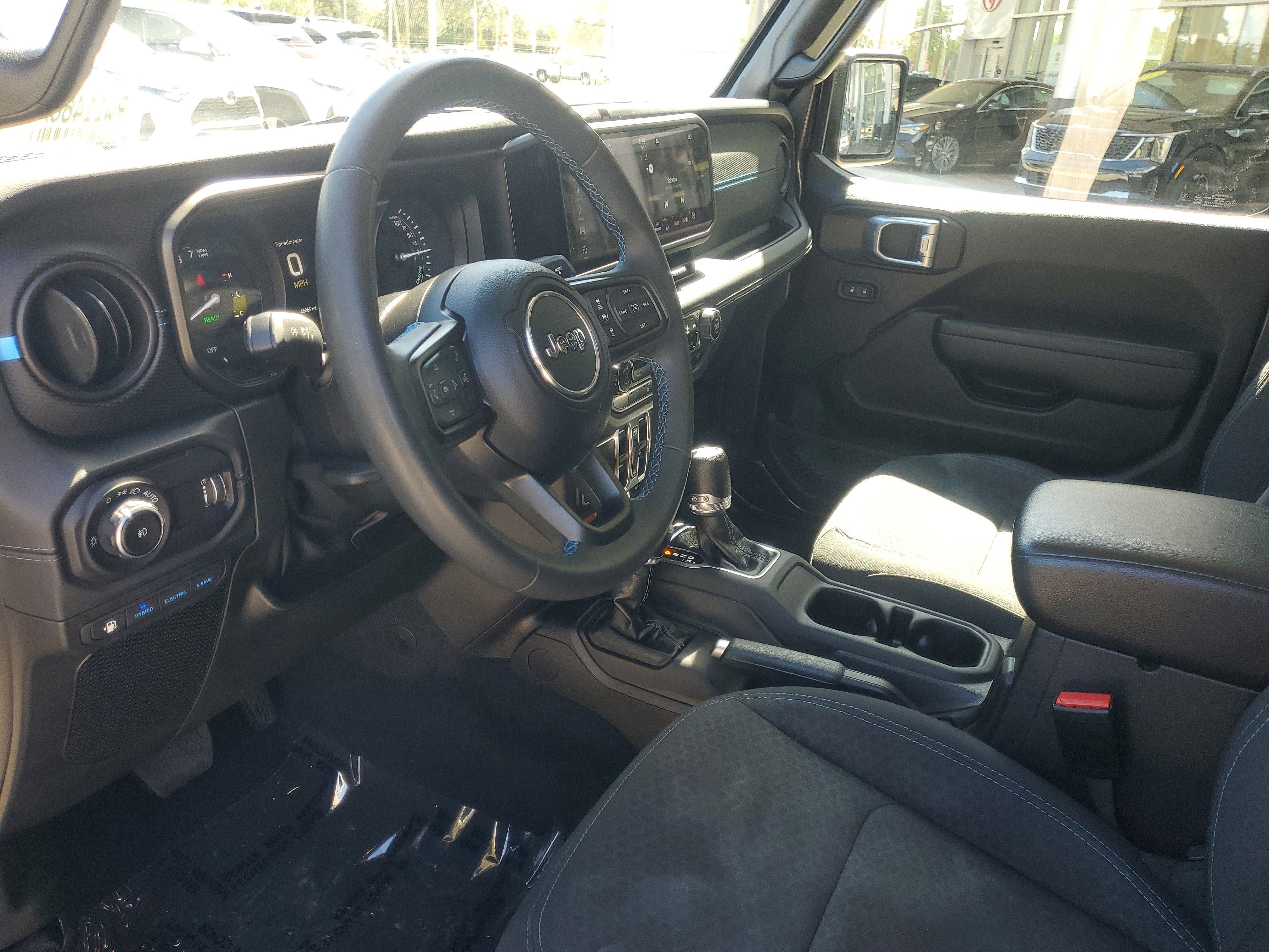 Used 2024 Jeep Wrangler Unlimited Rubicon 4xe image 17