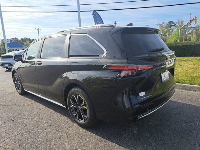 New 2026 Toyota Sienna Platinum image 8
