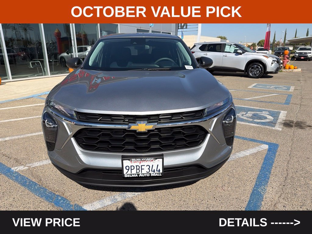 Used 2025 Chevrolet Trax LS w/ Driver Confidence Package FWD image 2