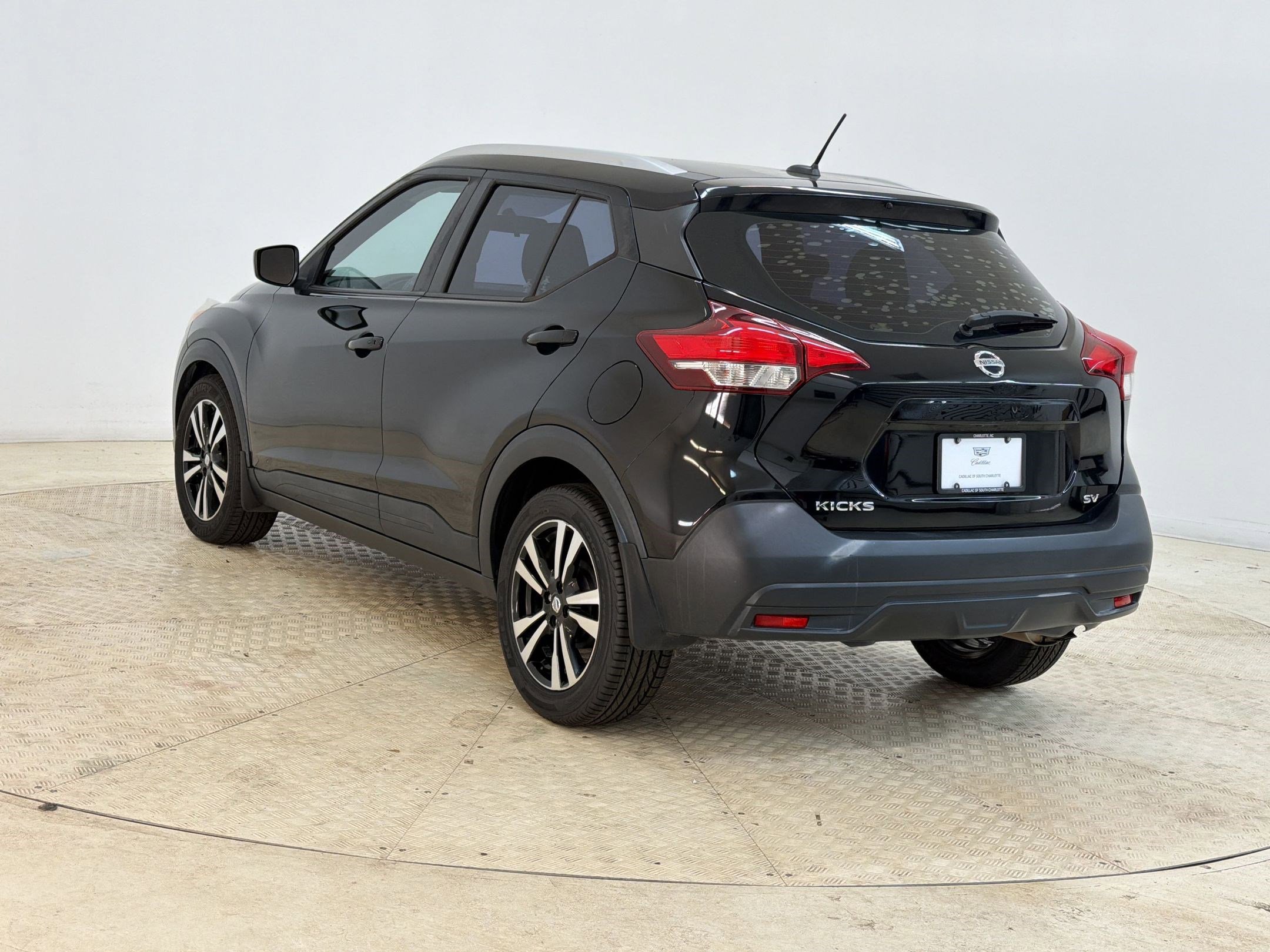 Used 2018 Nissan Kicks SV image 3