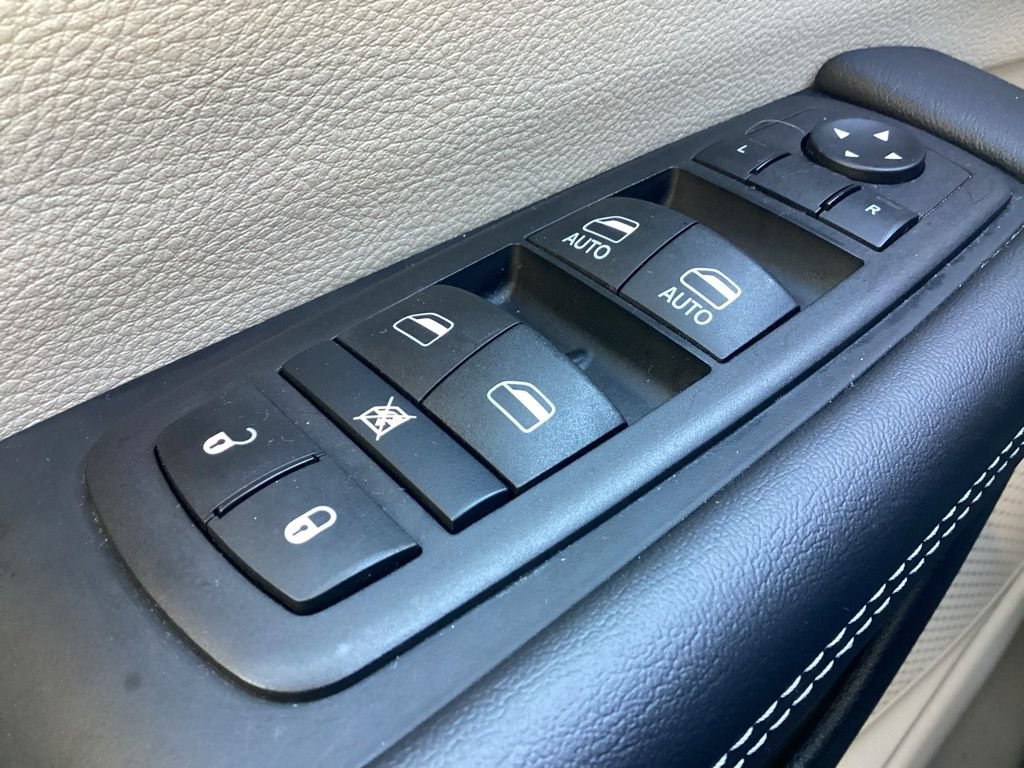 Used 2024 Chrysler Pacifica Touring-L FWD image 25