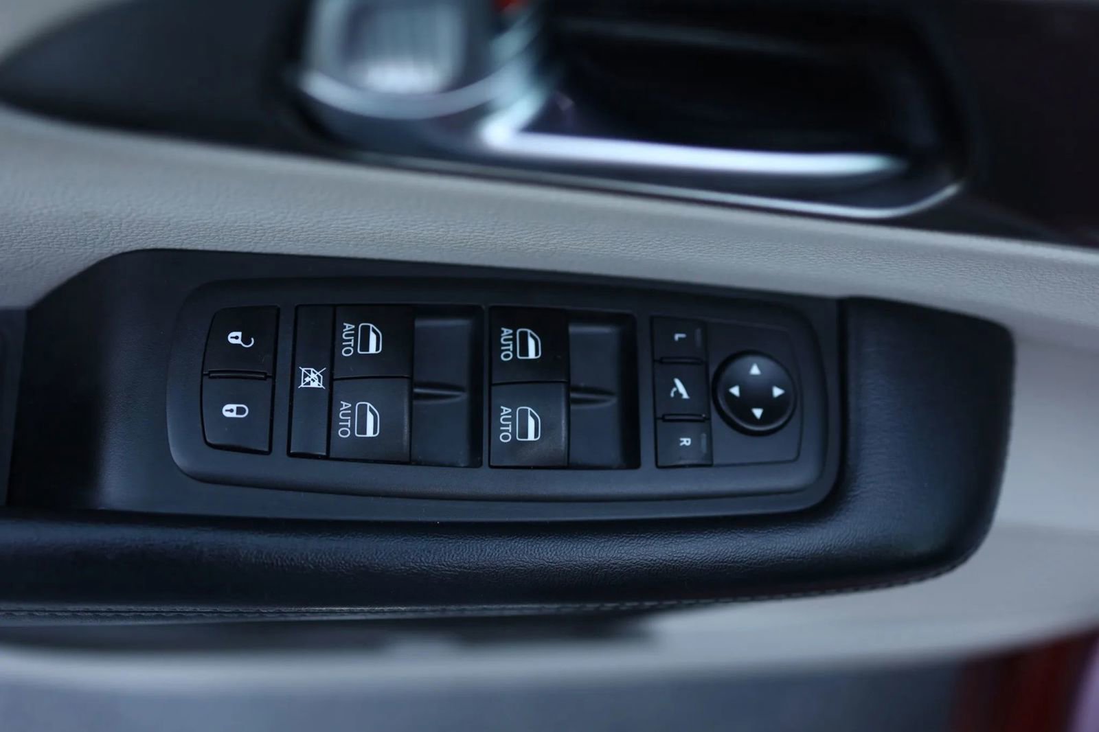 Used 2019 Chrysler Pacifica Limited FWD image 11