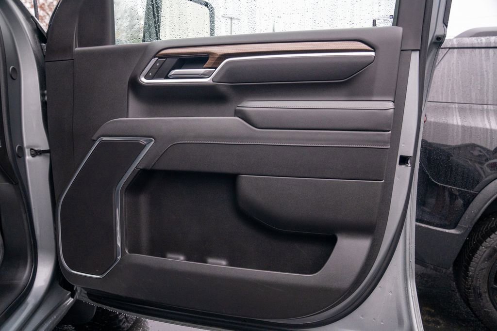 Used 2025 Chevrolet Silverado 2500 LT w/ Convenience Package image 11