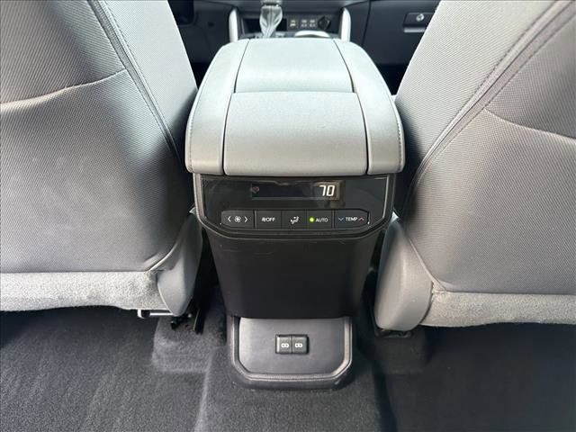 Used 2023 Toyota Highlander LE FWD image 23