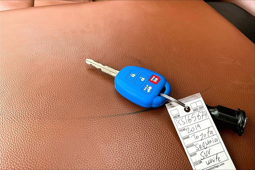 Used 2019 Toyota Sequoia Platinum AWD/4WD image 12