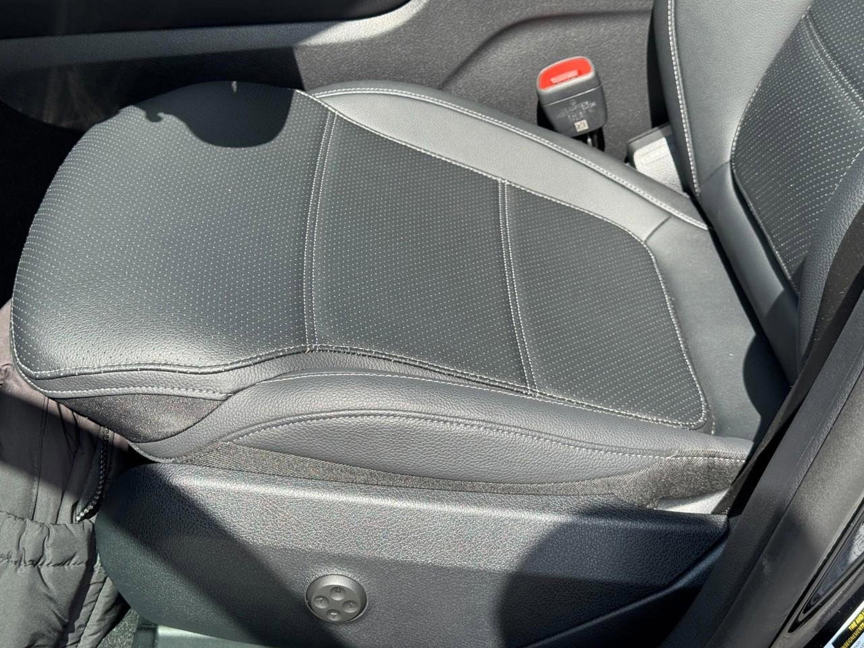 Certified 2025 Mercedes-Benz GLC 350e 4MATIC image 26