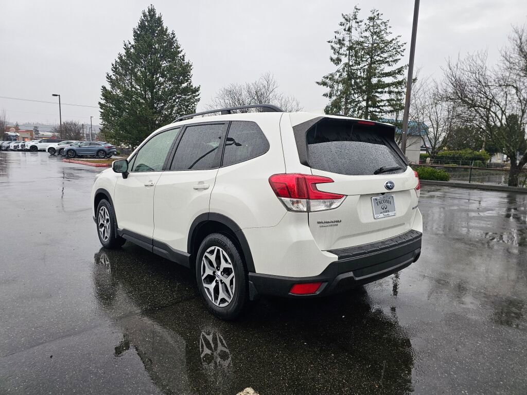 Used 2020 Subaru Forester Premium image 5