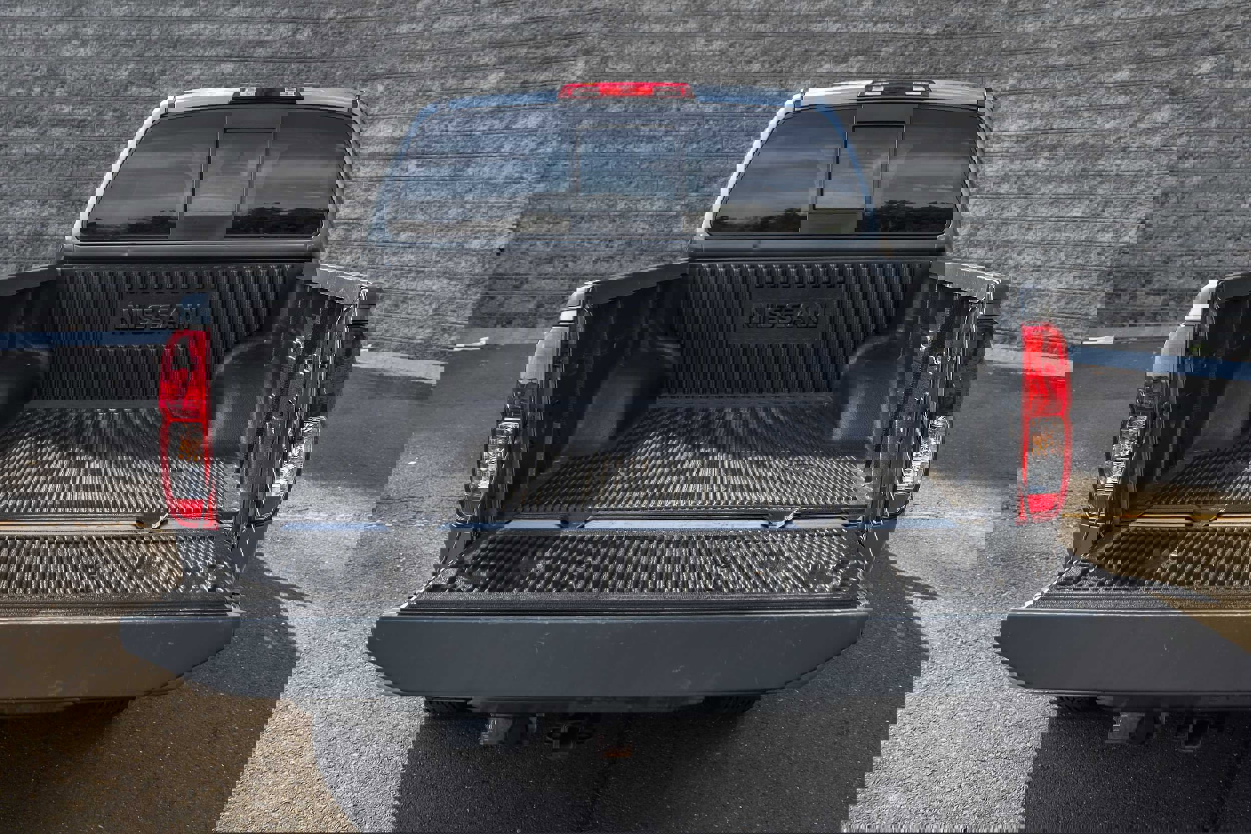 Used 2017 Nissan Frontier SV image 18