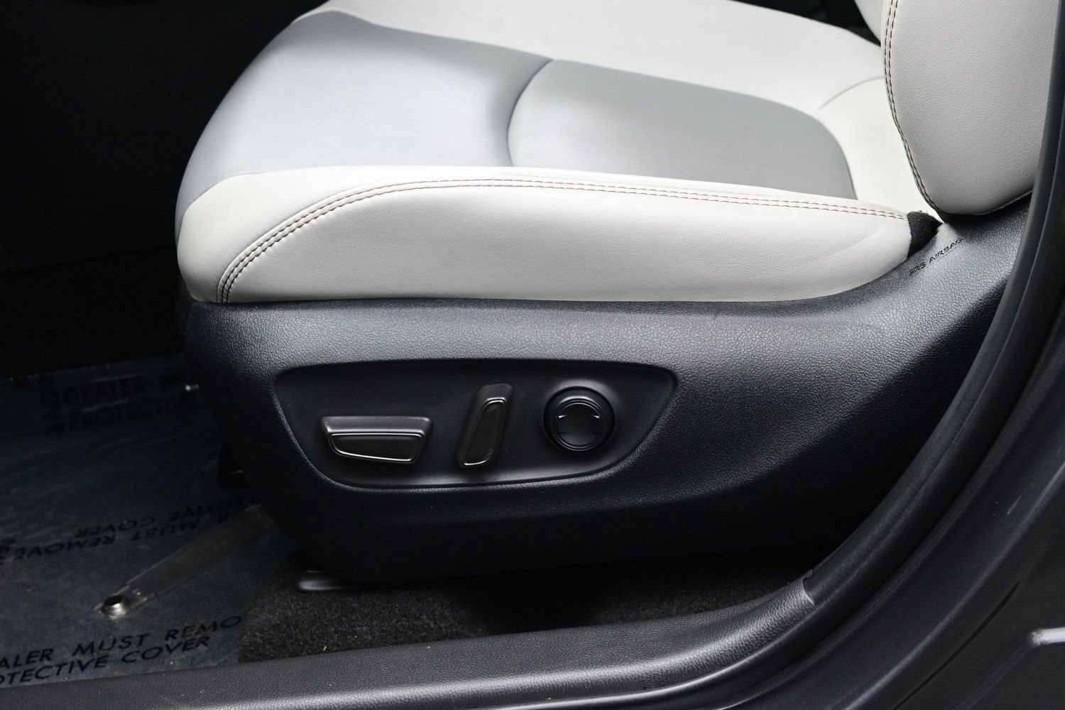 Used 2025 Toyota RAV4 XLE Premium w/ Weather Package FWD image 11