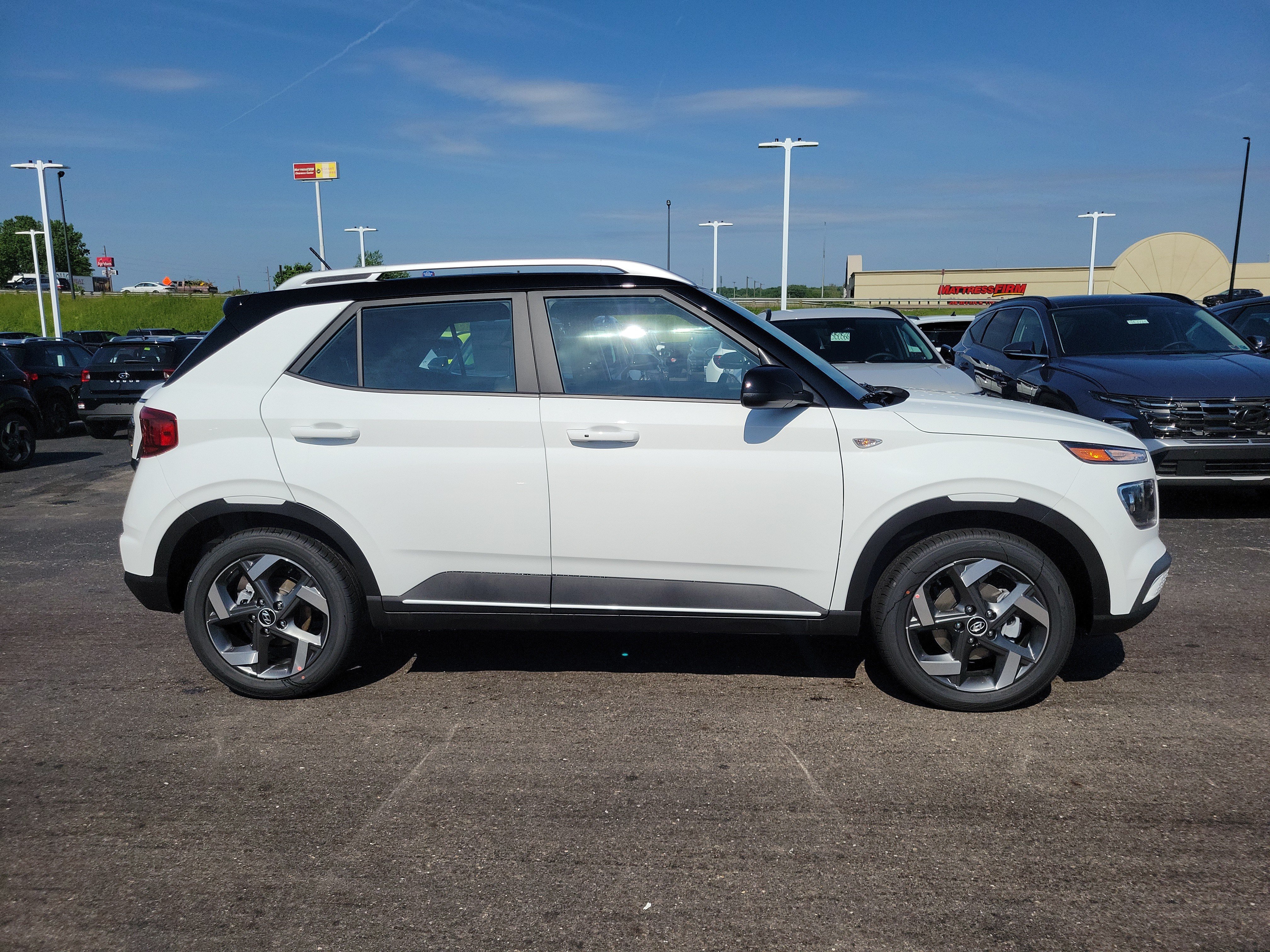 New 2026 Hyundai Venue SEL FWD image 3