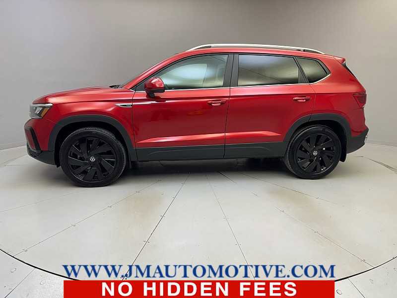 Used 2024 Volkswagen Taos SE w/ Black Wheel Plus Package image 2