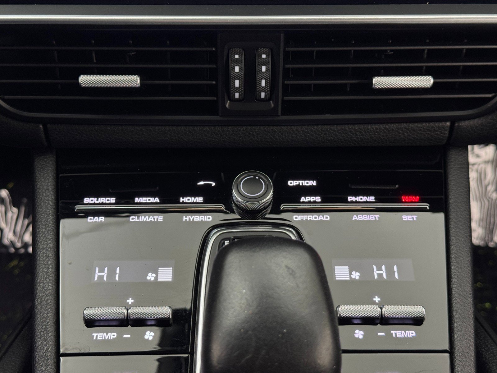 Used 2020 Porsche Cayenne E-Hybrid w/ Premium Package image 31