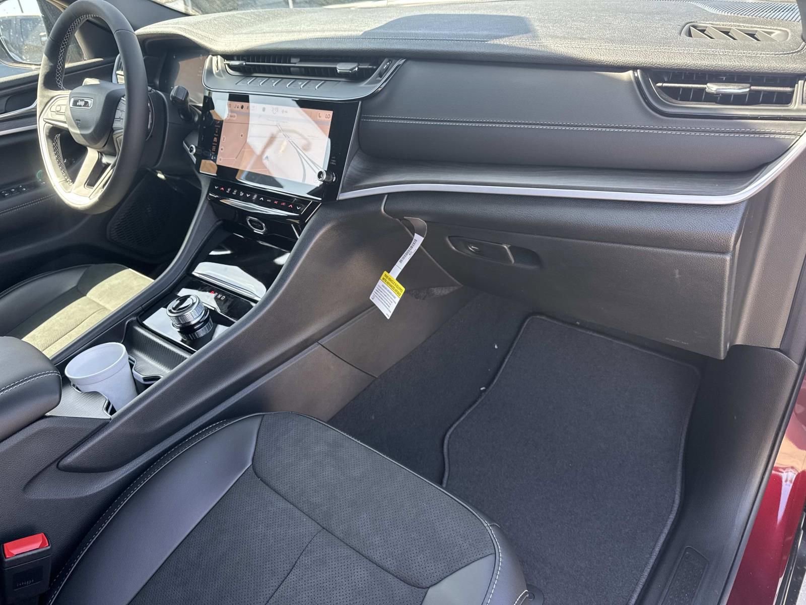 New 2026 Jeep Grand Cherokee Altitude image 11