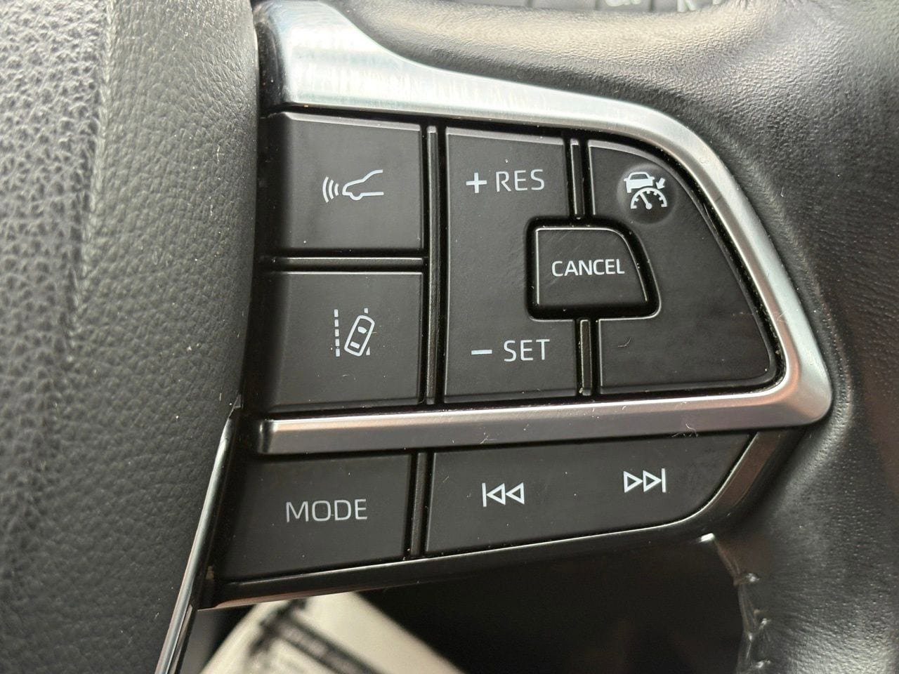 Used 2021 Toyota Highlander XLE FWD image 19